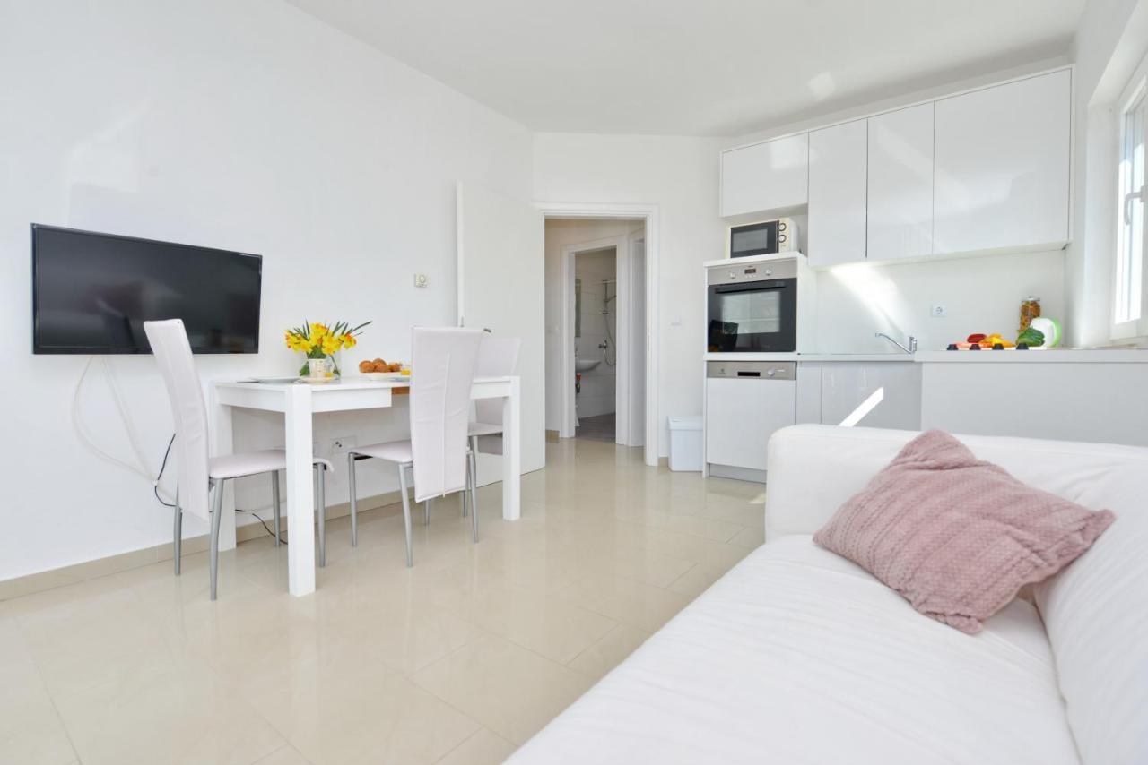 Apartments Verita Pakoštane エクステリア 写真