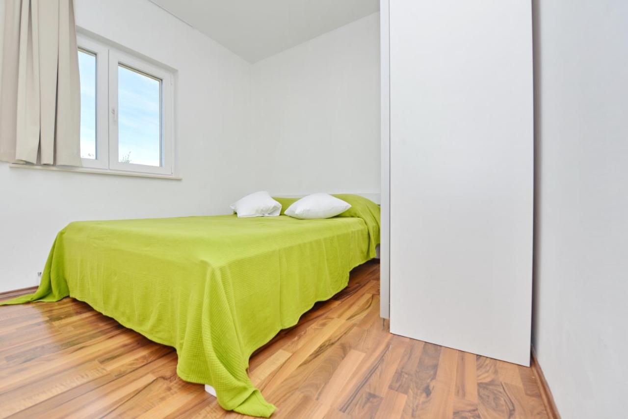 Apartments Verita Pakoštane エクステリア 写真