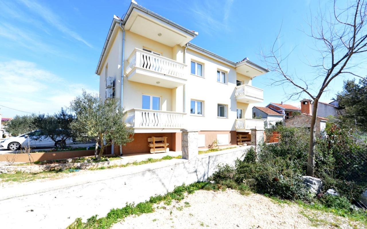 Apartments Verita Pakoštane エクステリア 写真